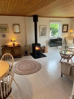 120 m fra stranden med ro og hygge